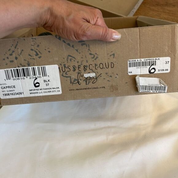 MUSSE & CLOUD BLACK LEATHER WEDGE SANDALS.  NEW - Picture 11 of 11